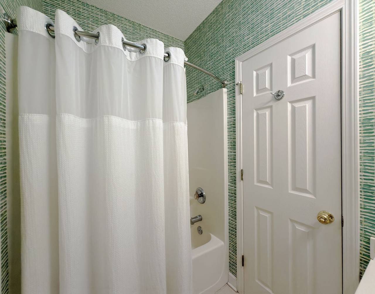 Tub/Shower Combo Tub/Shower Combo