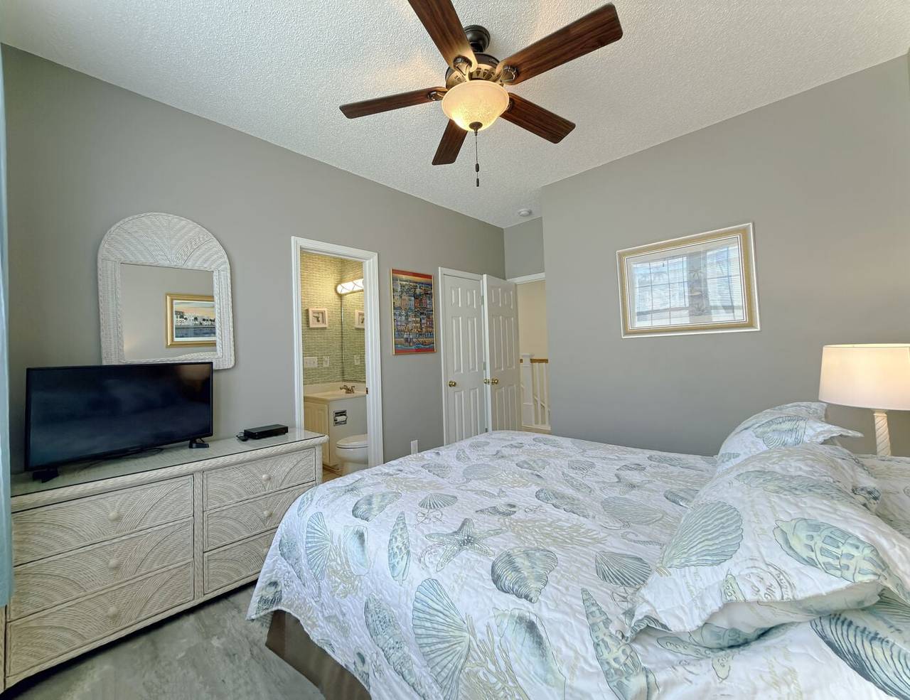 Access to Jack & Jill Bathroom (shared betwee bedroom 1 & 2) Access to Jack & Jill Bathroom (shared betwee bedroom 1 & 2)