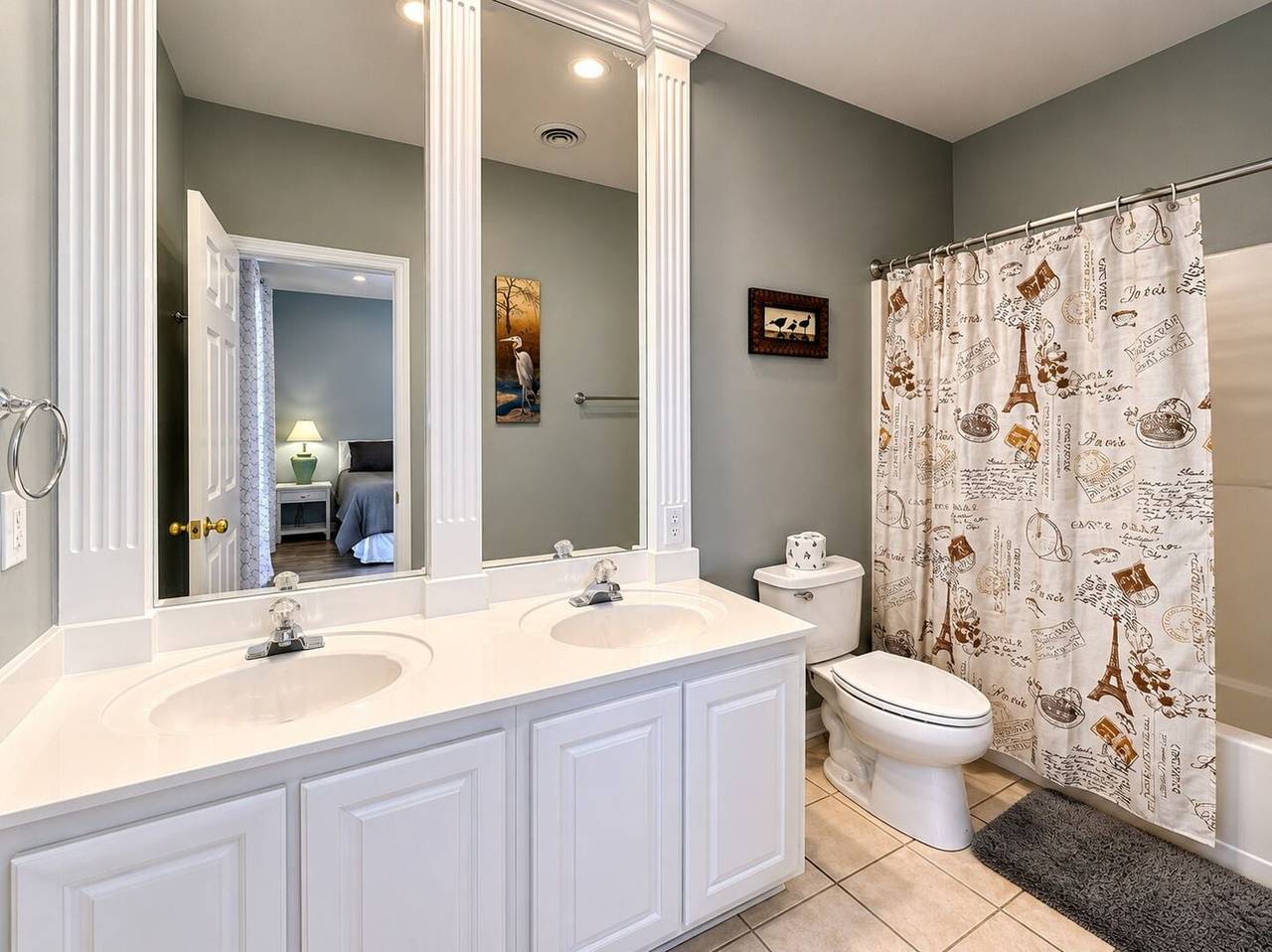 Bedroom 3 Private Bathroom with Tub/Shower Combo Bedroom 3 Private Bathroom with Tub/Shower Combo