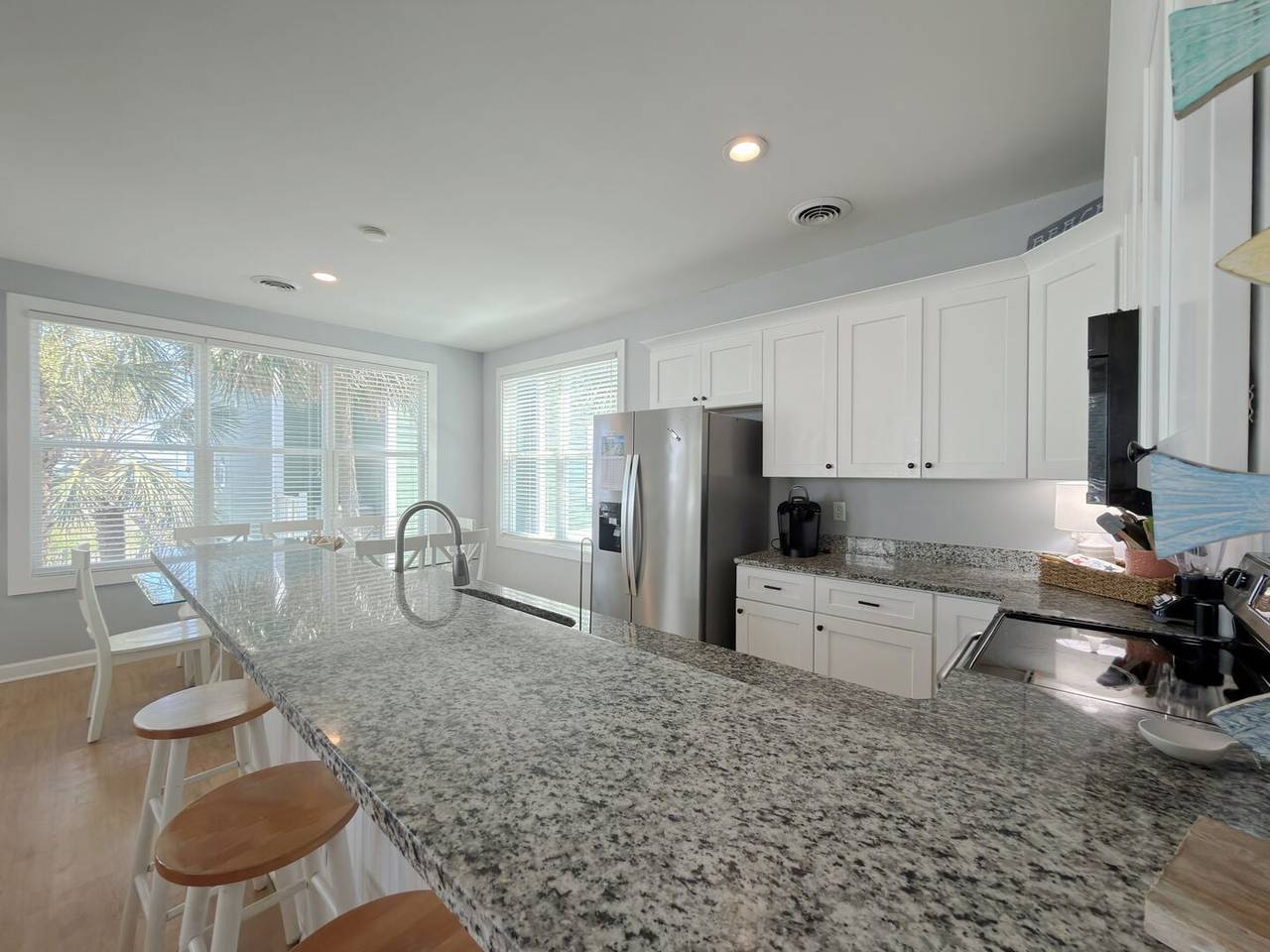 Lots of counter space & countertop seating. Lots of counter space & countertop seating.