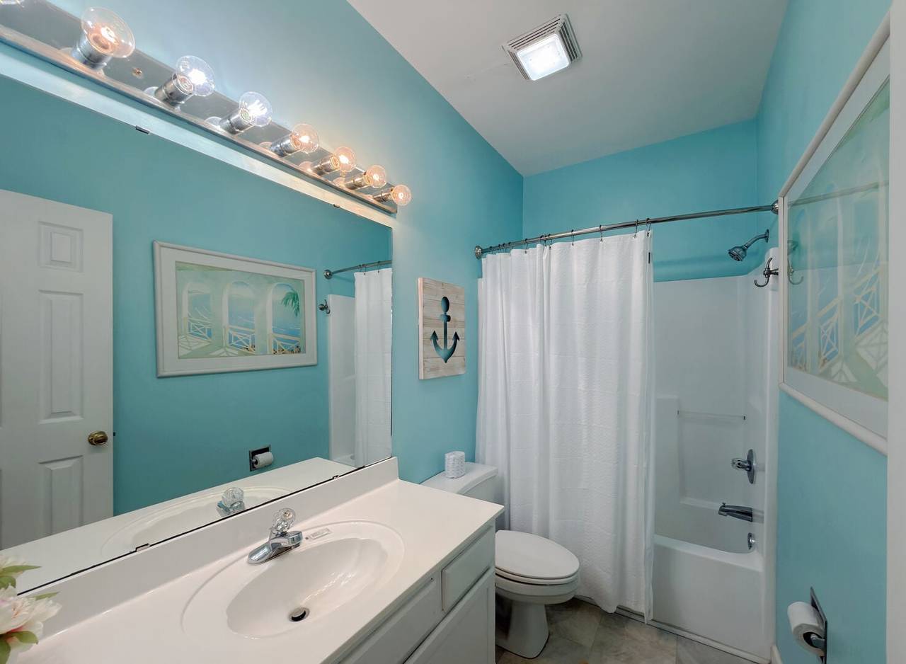 Downstairs Hall Bathroom with Tub/Shower Combo Downstairs Hall Bathroom with Tub/Shower Combo