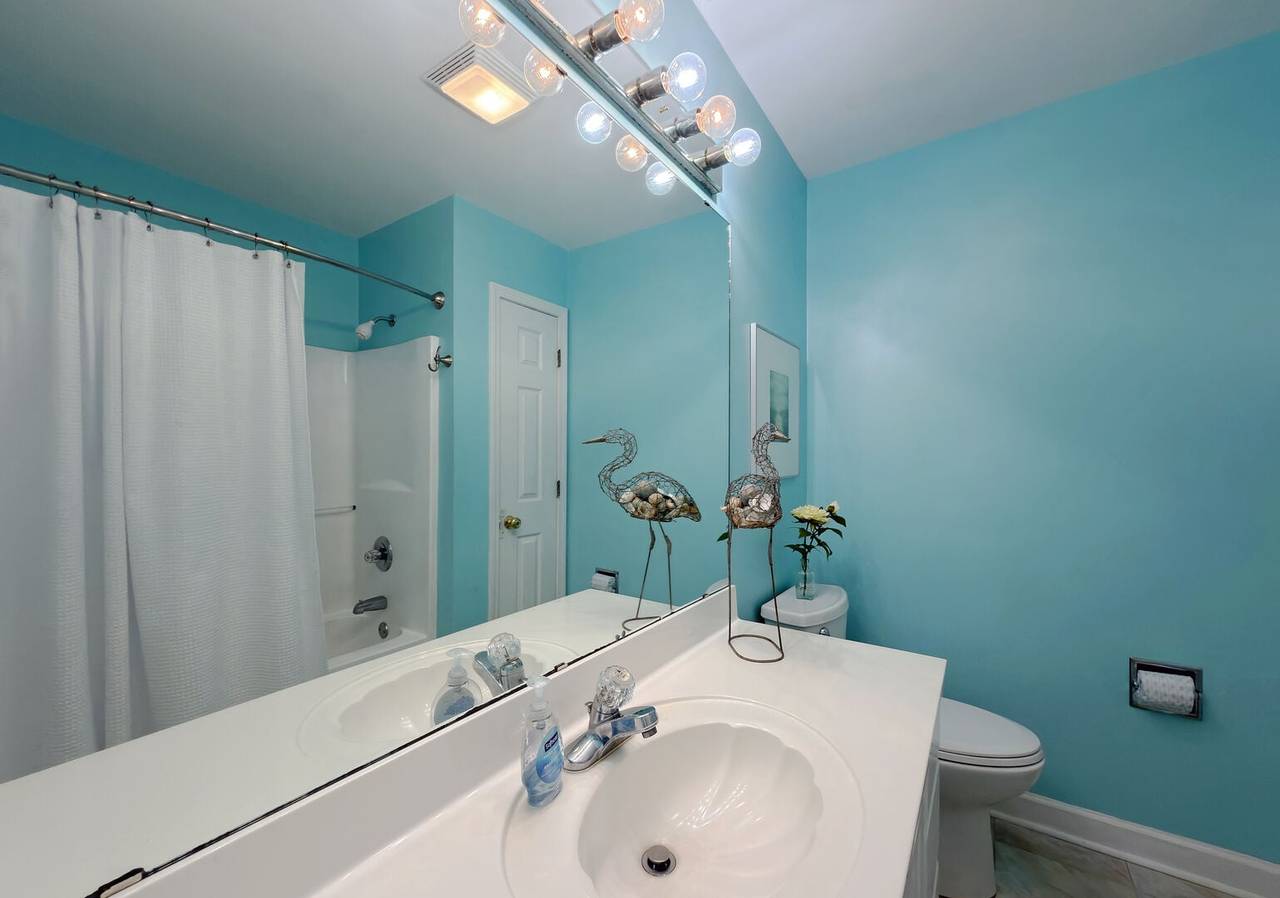 Bedroom 4 Private Bathroom with... Bedroom 4 Private Bathroom with...
