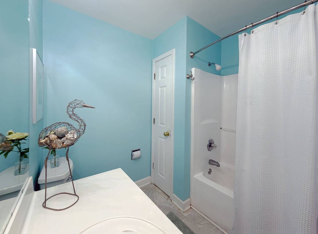 Tub/Shower Combo Tub/Shower Combo