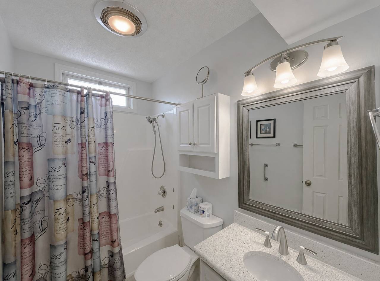 Hallway Bathroom Down with Tub/Shower Combo Hallway Bathroom Down with Tub/Shower Combo