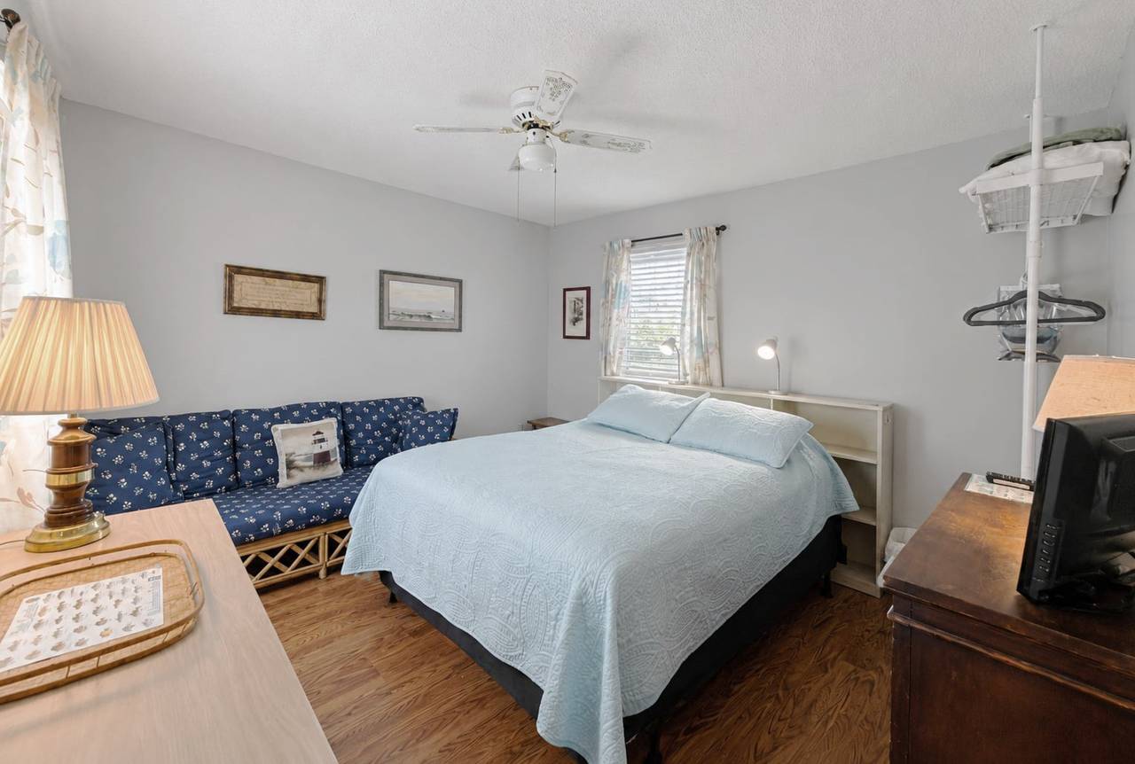 Bedroom 1 Down - Queen Bedroom 1 Down - Queen