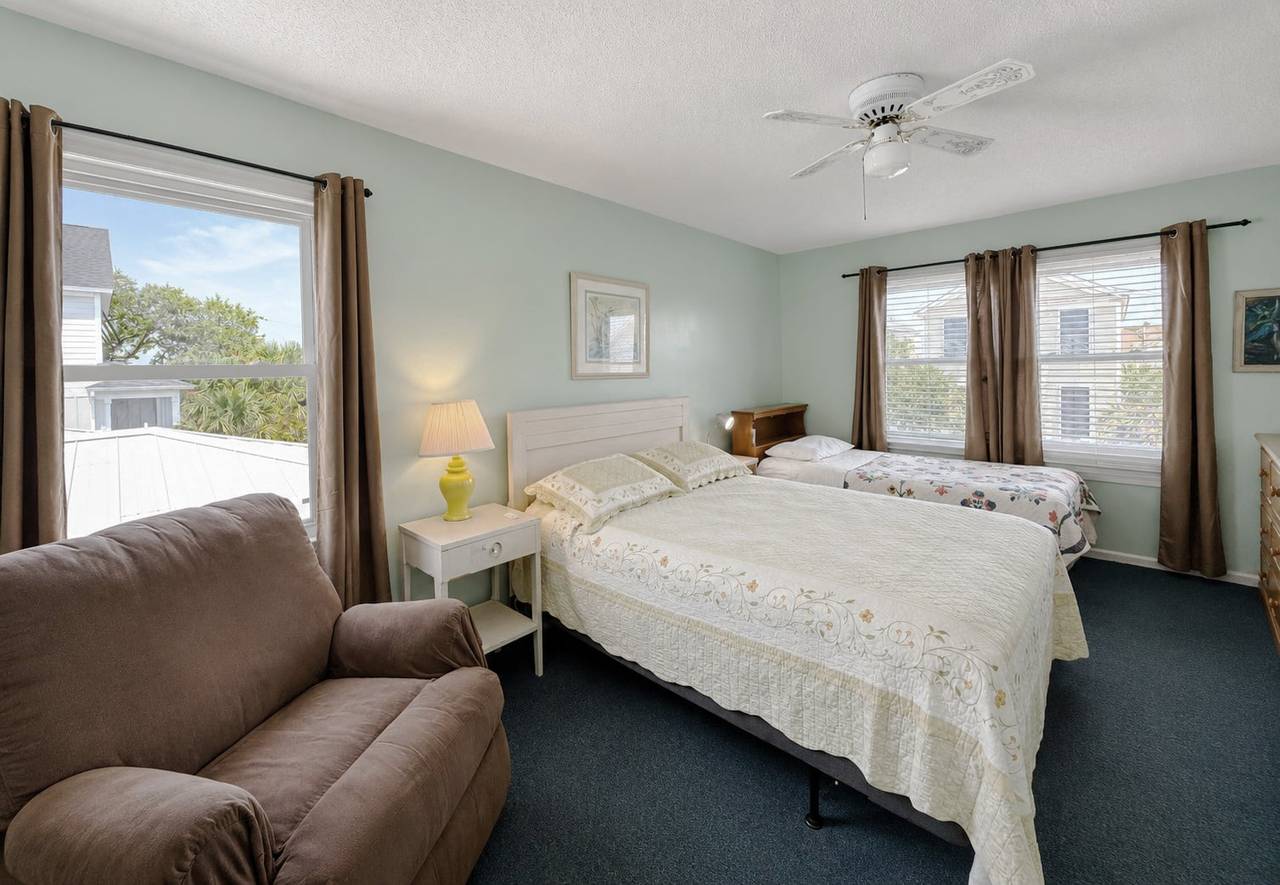 Bedroom 3 Up - Queen & Single Bedroom 3 Up - Queen & Single