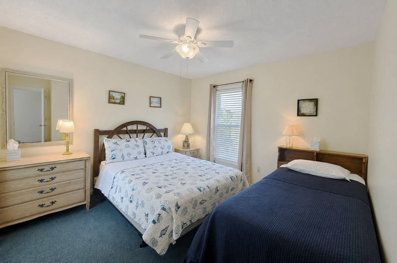 Bedroom 4 Up - Queen & Single Bedroom 4 Up - Queen & Single
