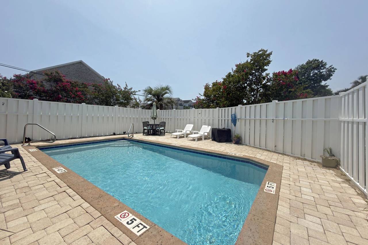 Private Pool (approximately 14 x 24) Private Pool (approximately 14 x 24)