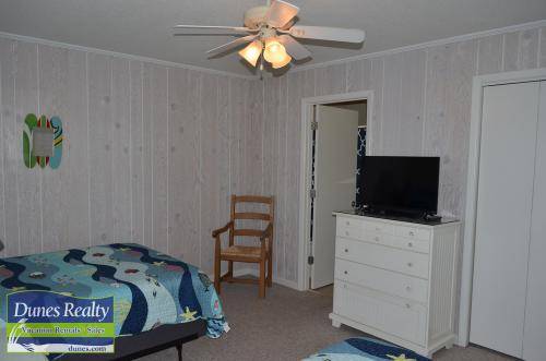 Bedroom 6 - 2 doubles Bedroom 6 - 2 doubles