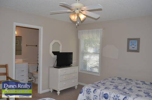 Bedroom 2 - 2 queens Bedroom 2 - 2 queens