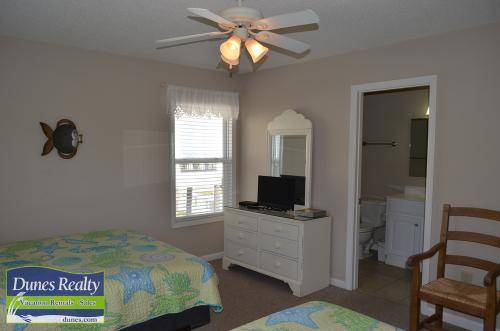 Bedroom 1 - 2 queens Bedroom 1 - 2 queens