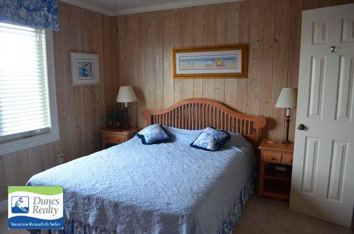 Bedroom 1 Up - 1 Queen Bedroom 1 Up - 1 Queen