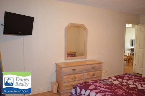 Bedroom 2 with Flat Screen TV Bedroom 2 with Flat Screen TV