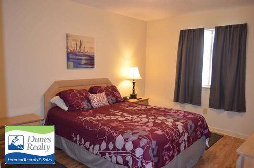 Bedroom 2 - 1 Queen Bed Bedroom 2 - 1 Queen Bed