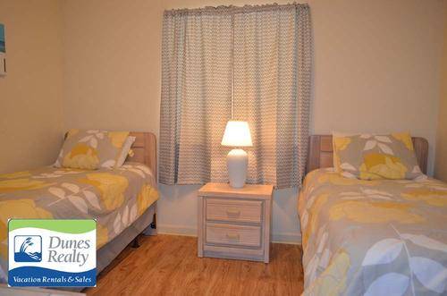 Bedroom 1 - 2 Twin Beds Bedroom 1 - 2 Twin Beds