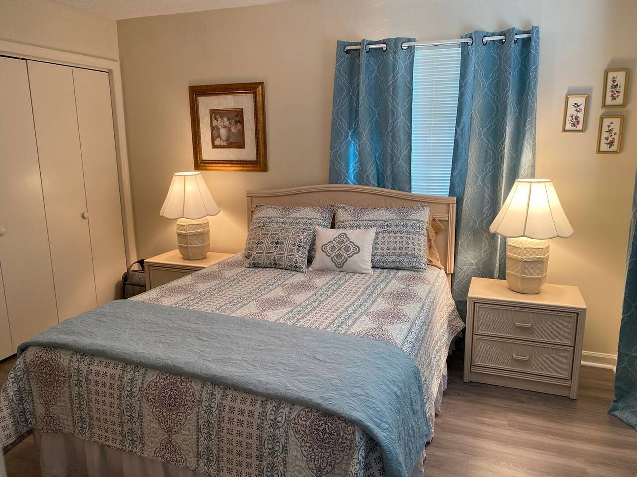 Bedroom 1 - 1 Queen Bed Bedroom 1 - 1 Queen Bed
