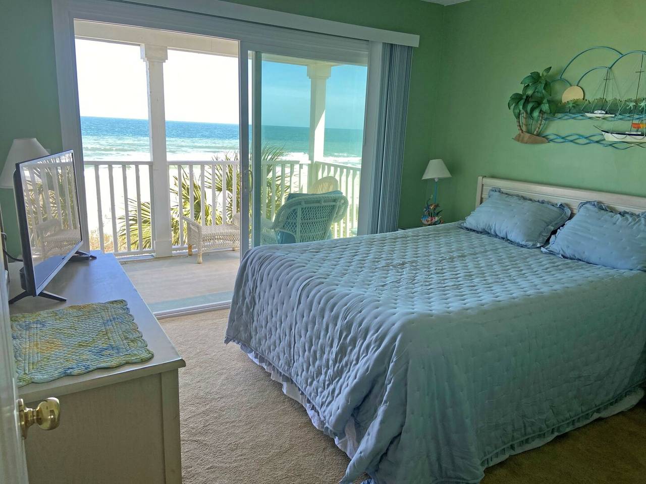 Upstairs Oceanfront Bedroom Upstairs Oceanfront Bedroom