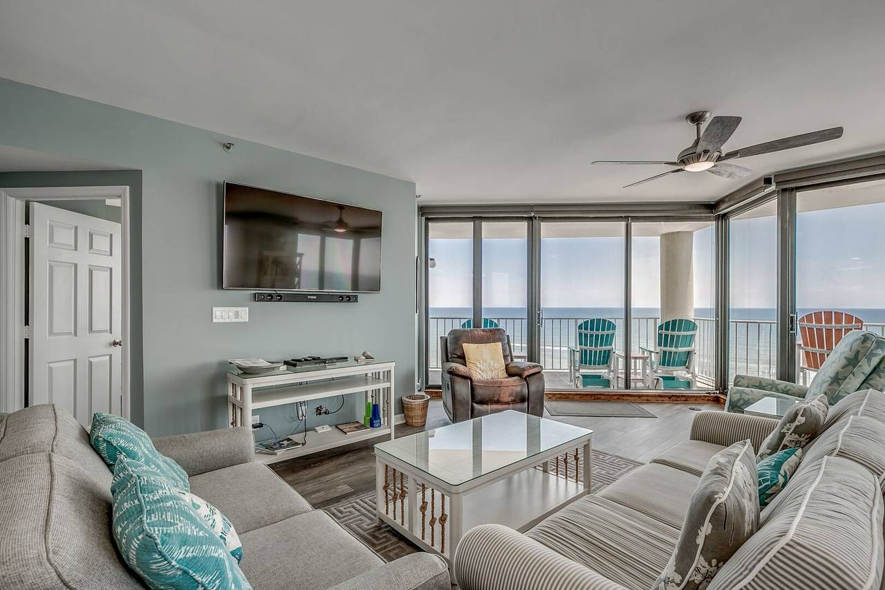 65” Flat Screen & Blu-Ray Player 65” Flat Screen & Blu-Ray Player