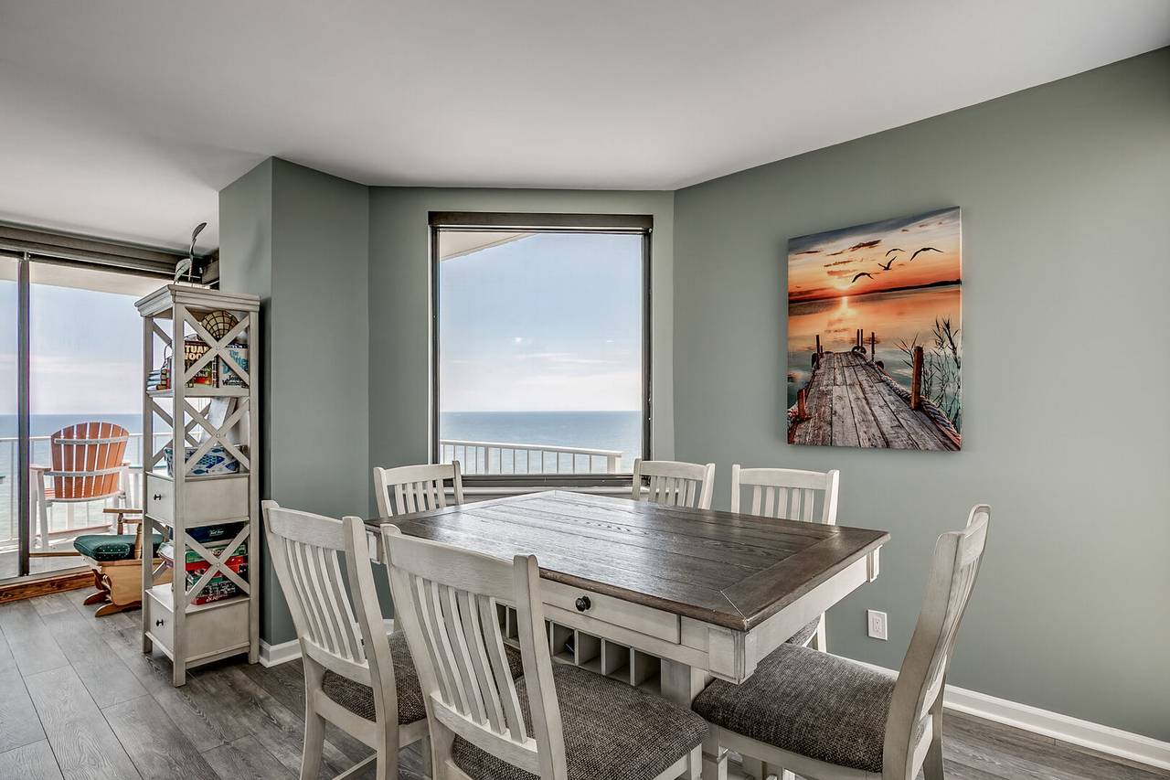 Dining Area with Ocean Views Dining Area with Ocean Views