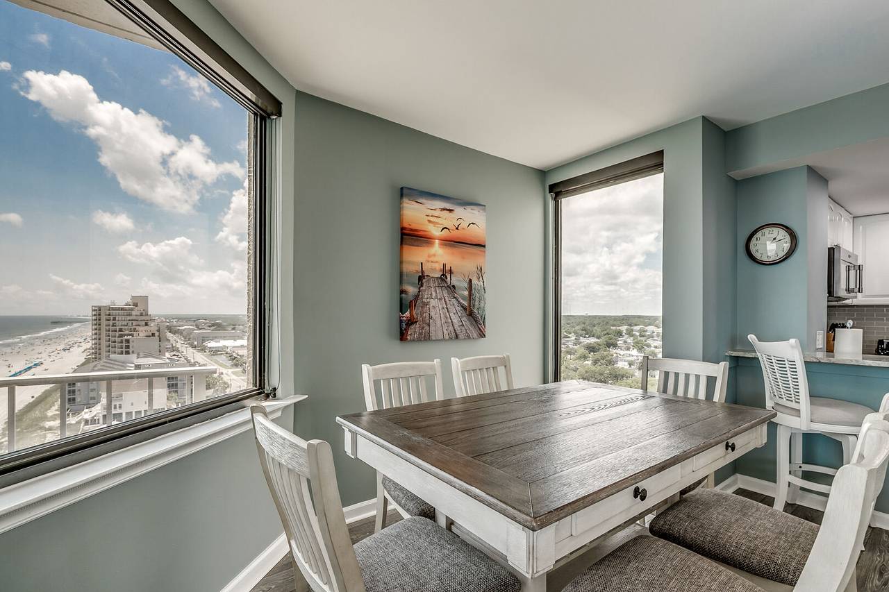 Vies of Garden City Vies of Garden City