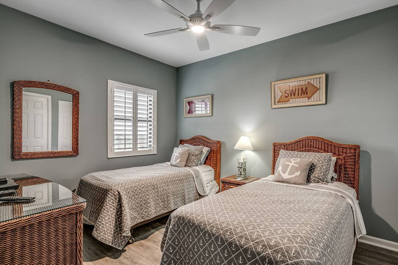 Bedroom 1 - 2 Twin Beds Bedroom 1 - 2 Twin Beds