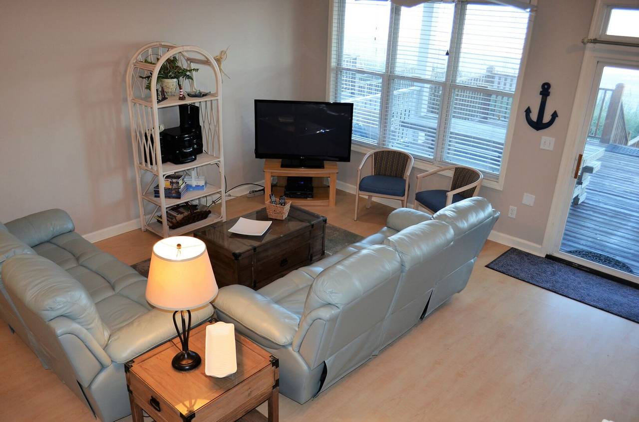 Flat Screen TV in Living Room Flat Screen TV in Living Room