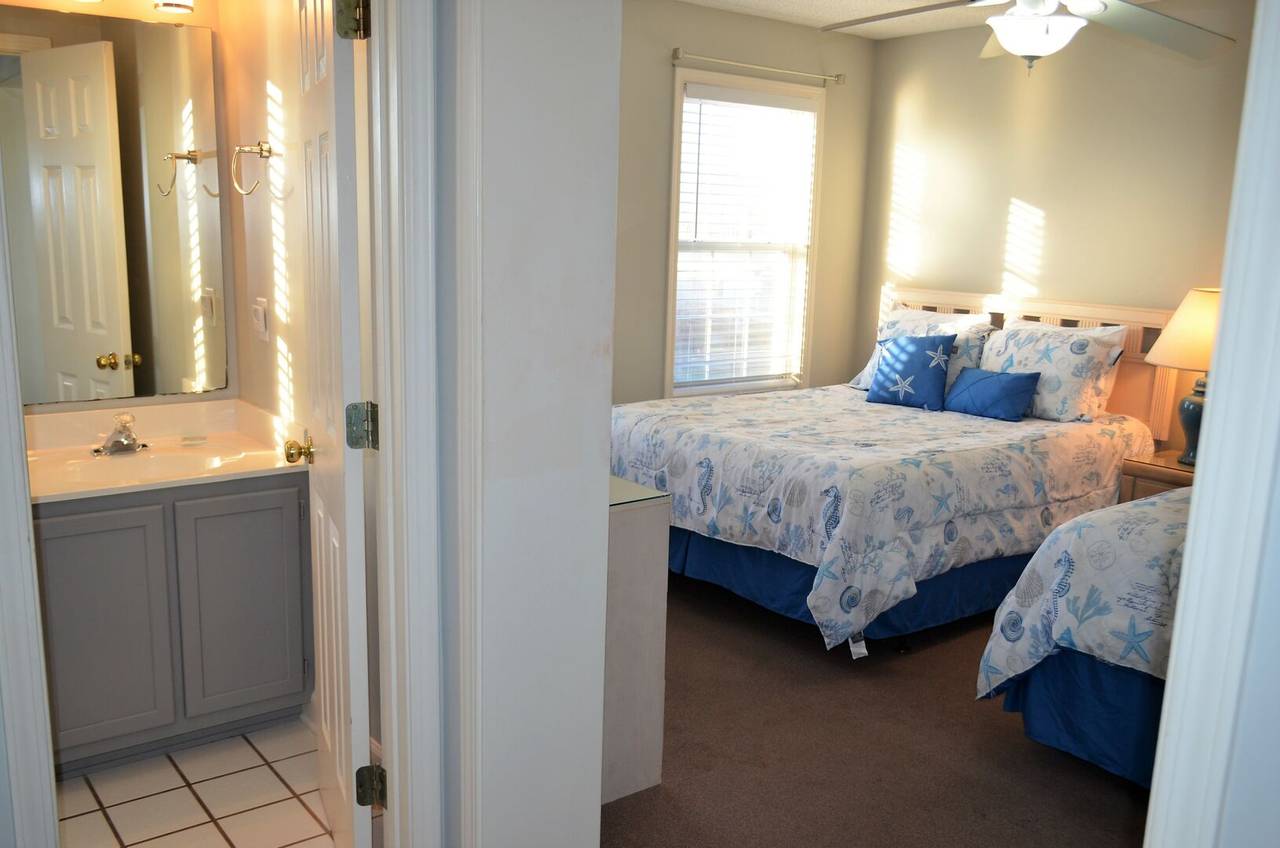 Upstairs Bathroom Off Bedroom 2 Upstairs Bathroom Off Bedroom 2