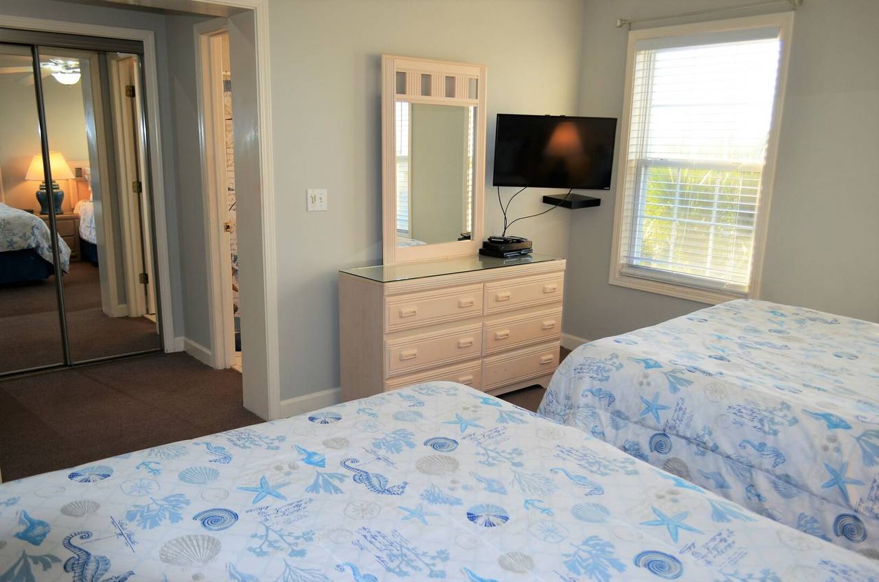 Bedroom 2 with Flat Screen TV Bedroom 2 with Flat Screen TV