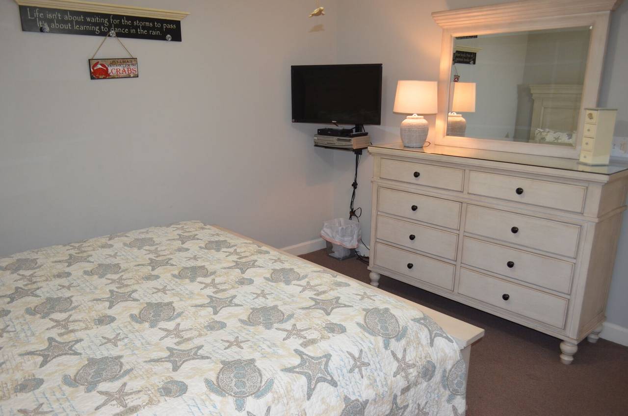 Bedroom 4 with Flat Screen TV Bedroom 4 with Flat Screen TV