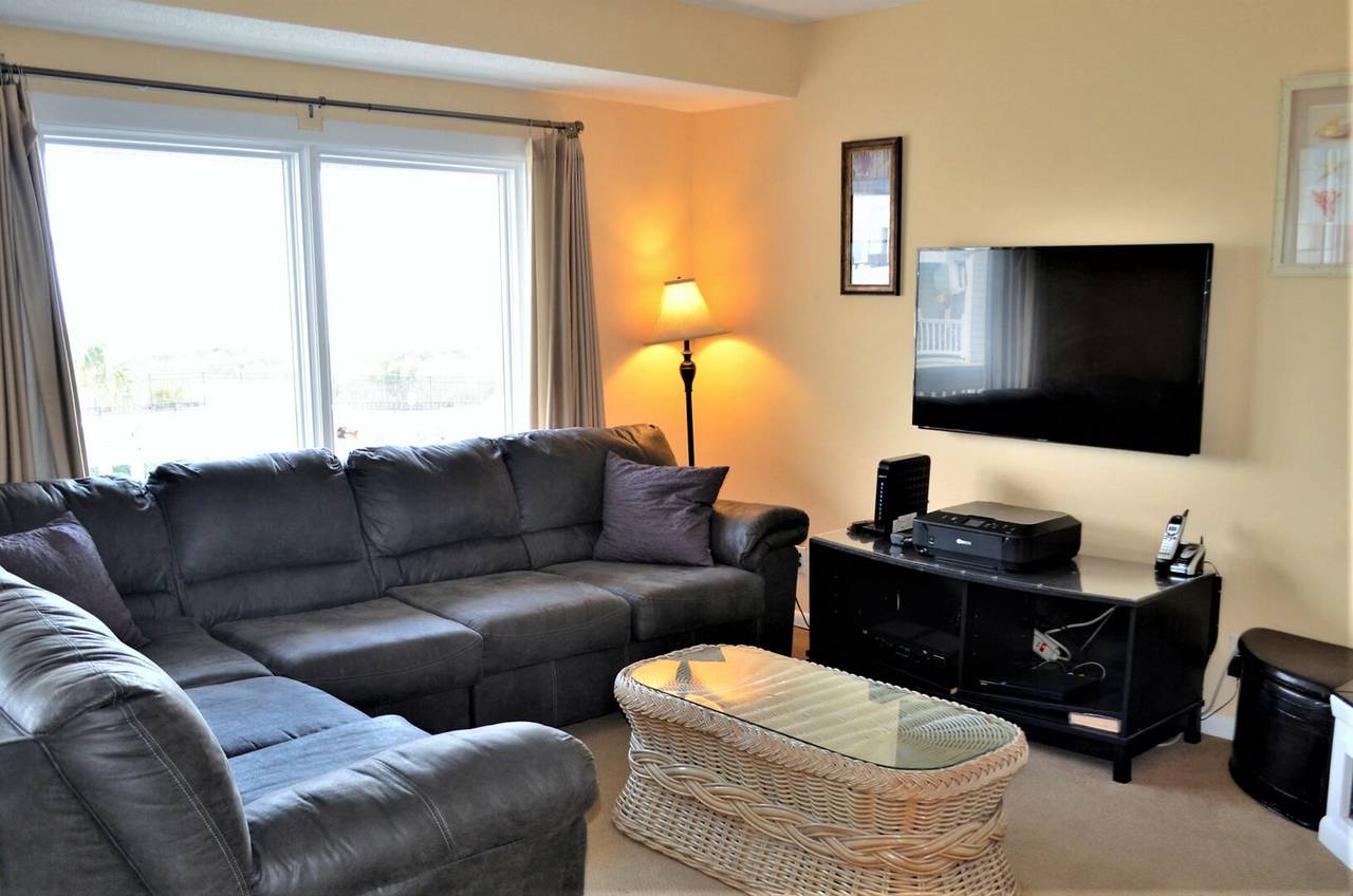 Flat Screen TV Flat Screen TV