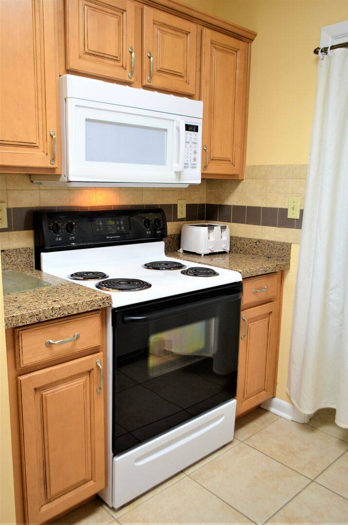 Coffee Maker, Toaster, & Blender Provided Coffee Maker, Toaster, & Blender Provided