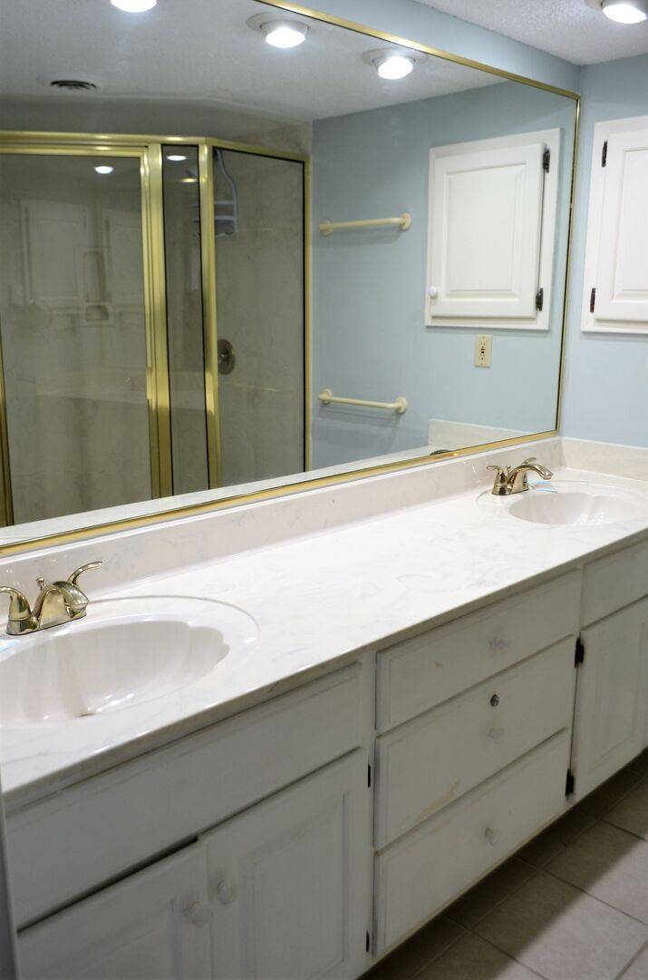 Ensuite Bathroom with Double Vanity &... Ensuite Bathroom with Double Vanity &...