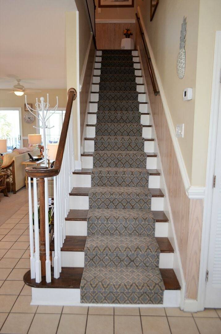 Upstairs has 4 Bedrooms & 3 Bathrooms Upstairs has 4 Bedrooms & 3 Bathrooms