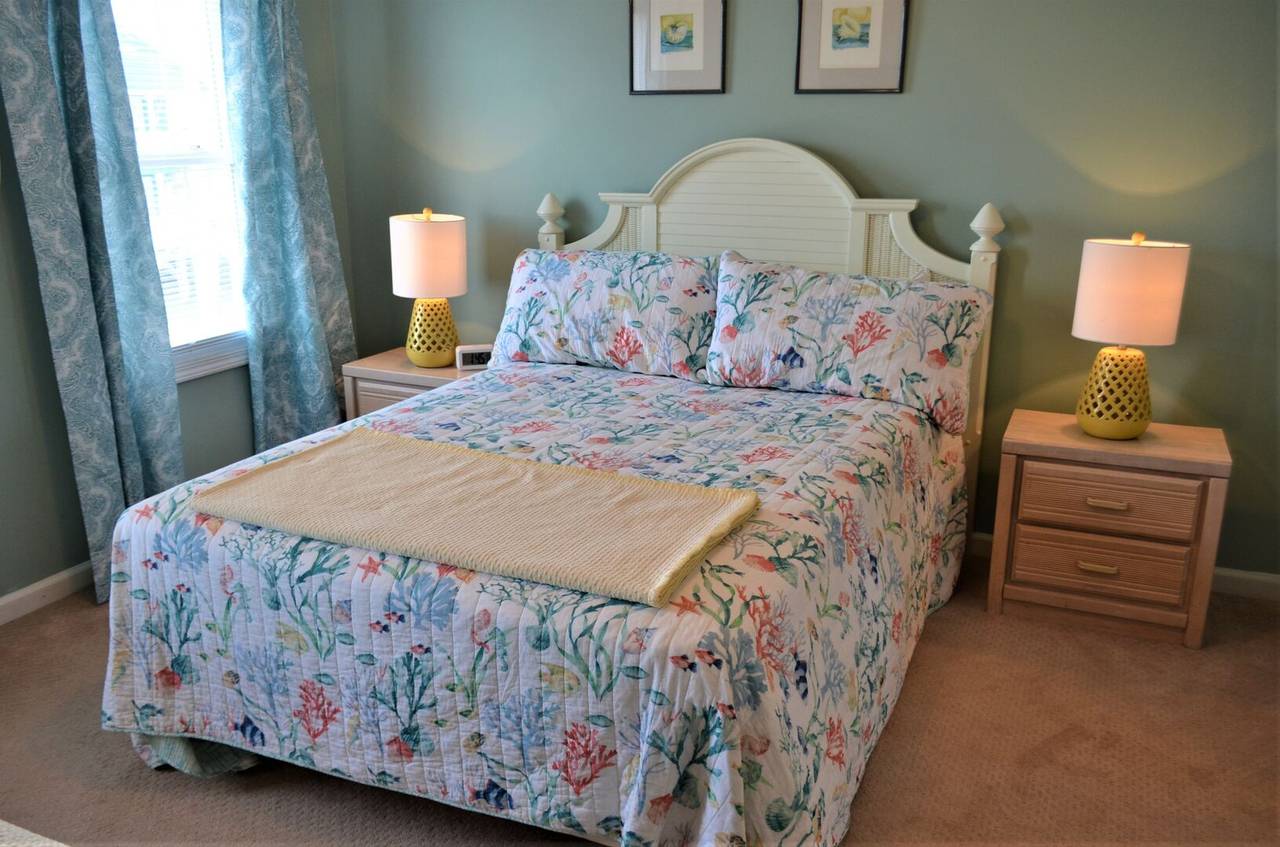 Bedroom 3 Up - 1 Queen Bed Bedroom 3 Up - 1 Queen Bed