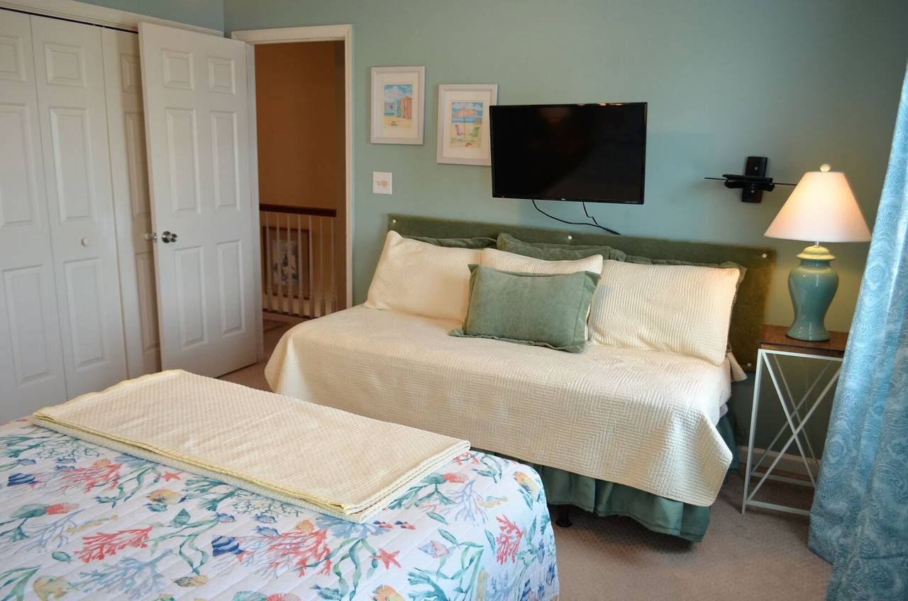 & 1 Single Bed & 1 Single Bed