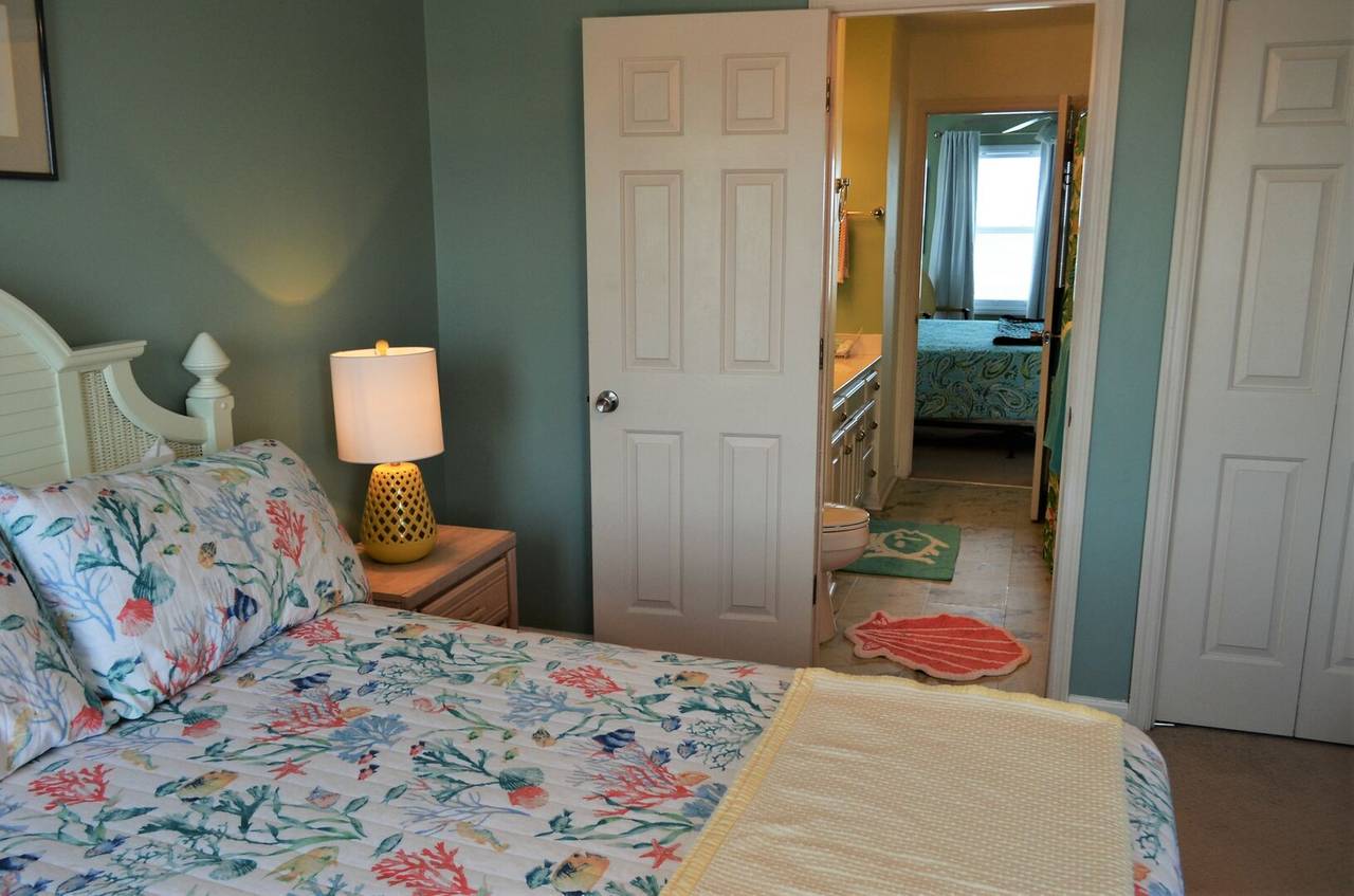 Shared Bathroom with Bedroom 4 Shared Bathroom with Bedroom 4