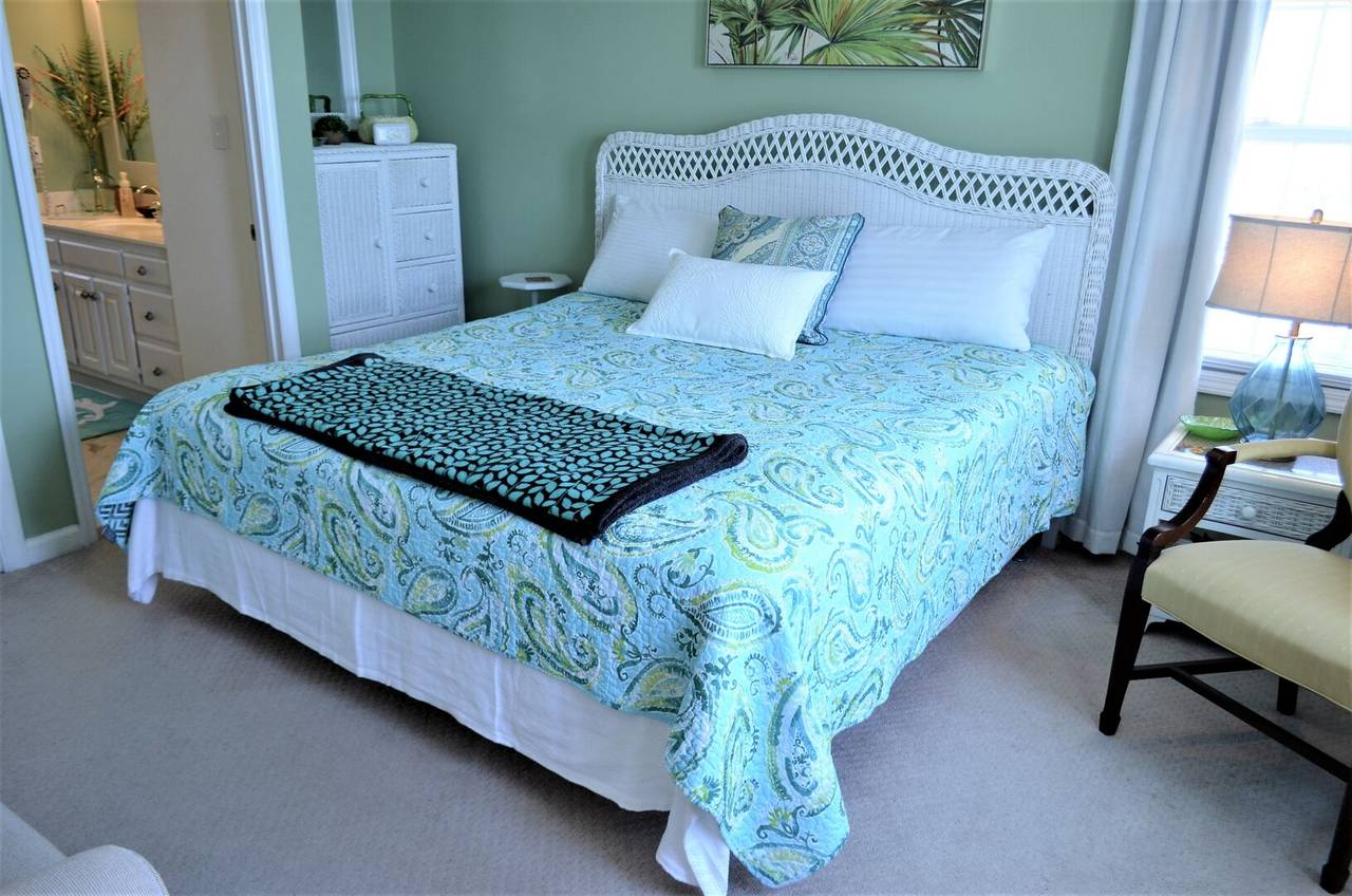 Bedroom 4 Up - 1 King Bed Bedroom 4 Up - 1 King Bed