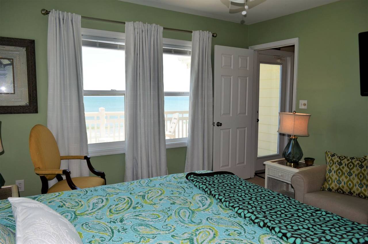 Wake up to sunrises over the Atlantic! Wake up to sunrises over the Atlantic!