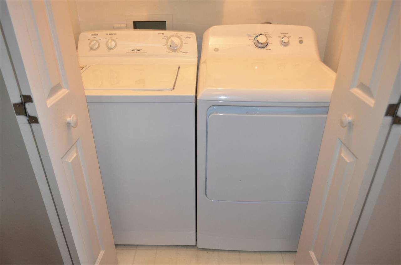 Full size washer & dryer Full size washer & dryer
