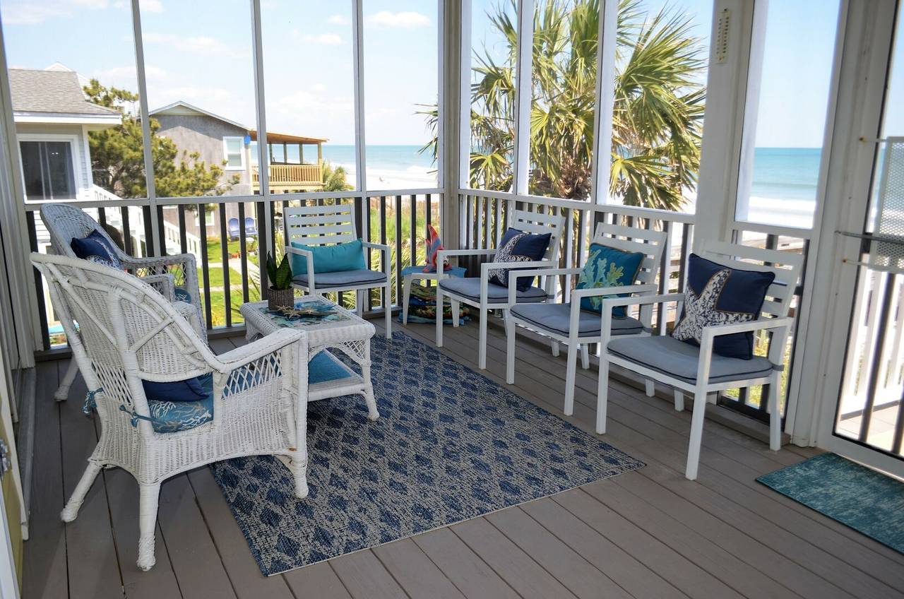 Conversation seating to catch up with family! Conversation seating to catch up with family!