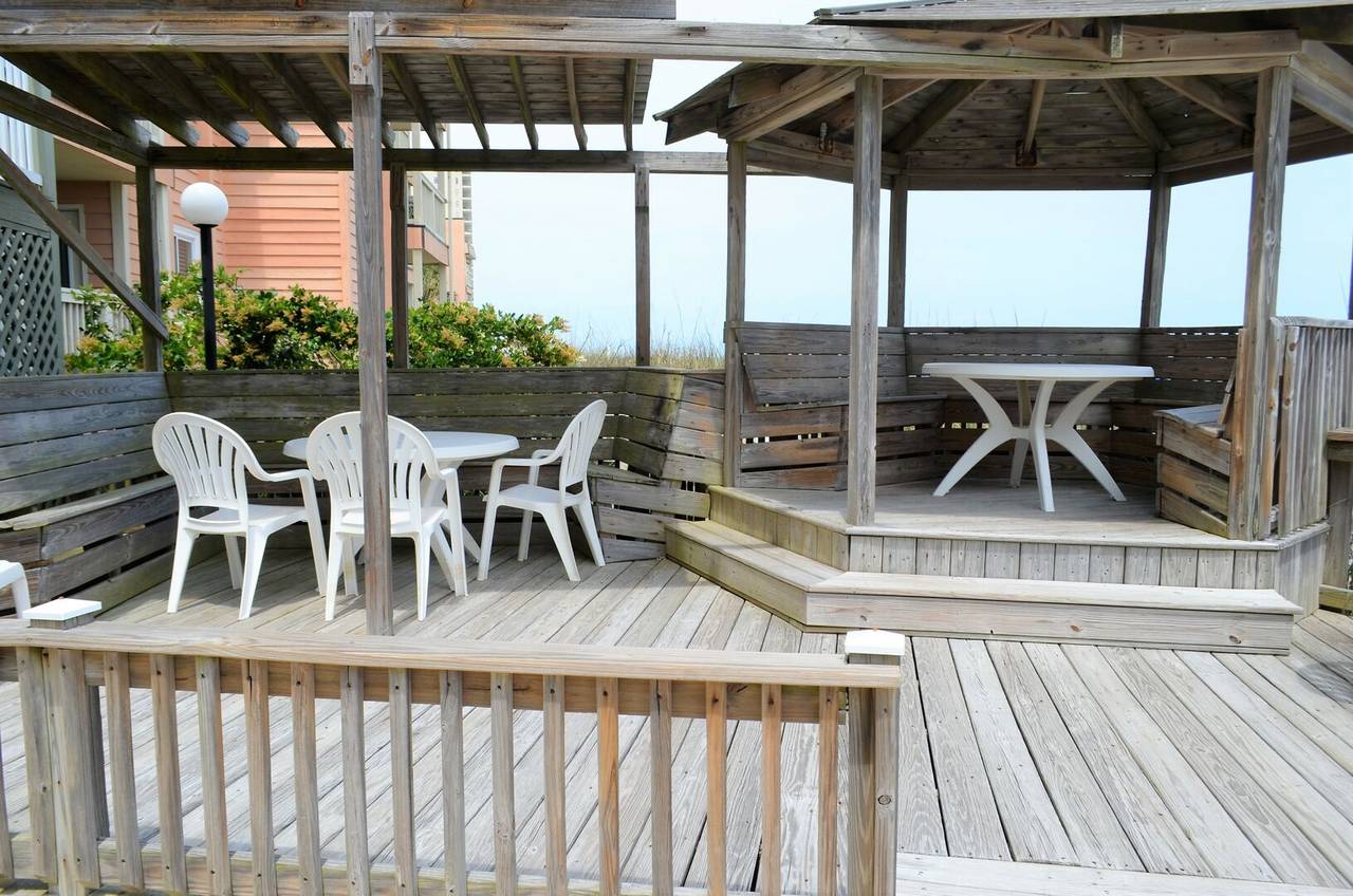 Shaded sitting area with built-in benches. Shaded sitting area with built-in benches.