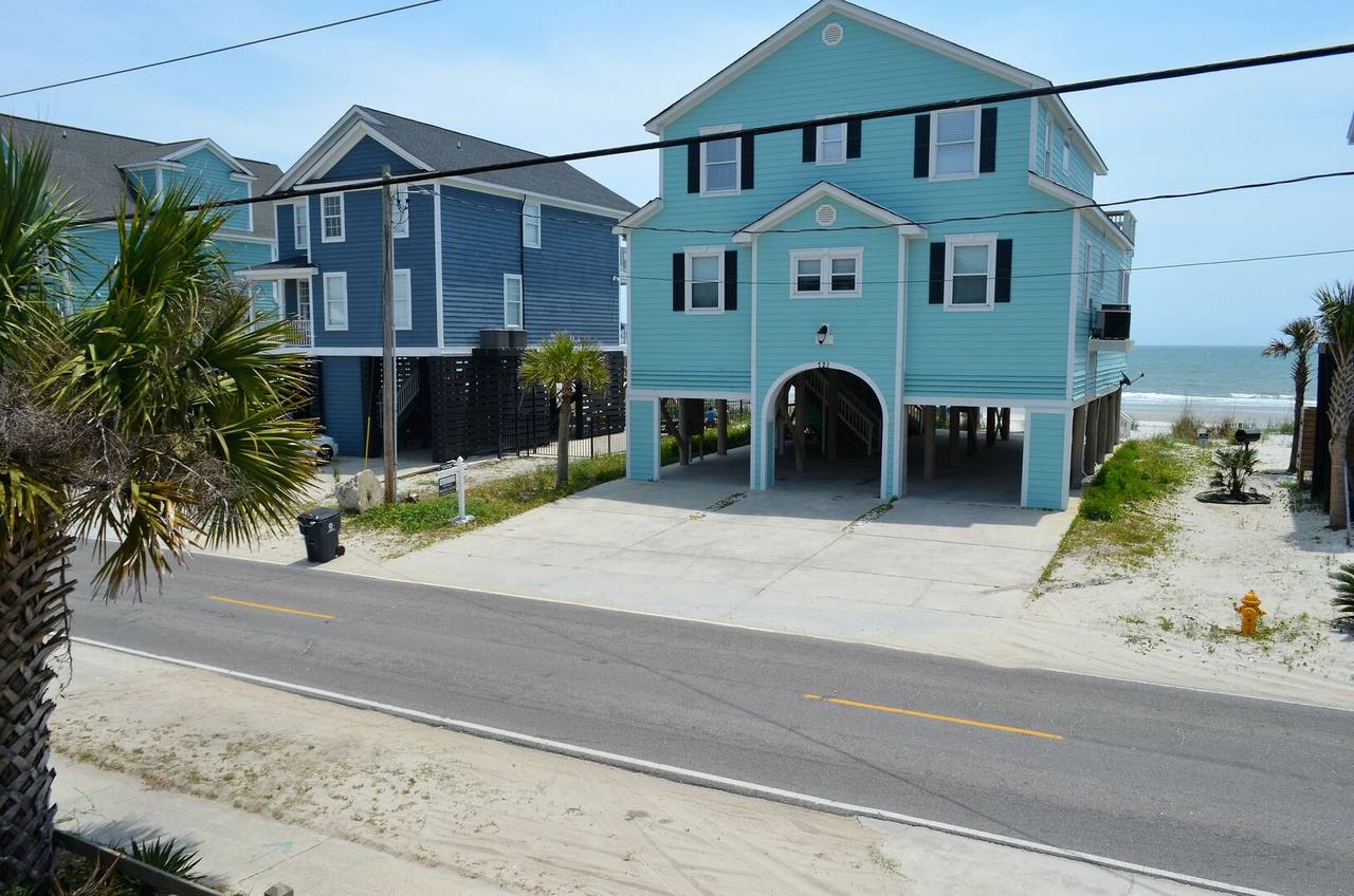 Step outside and feel the ocean breeze! Step outside and feel the ocean breeze!