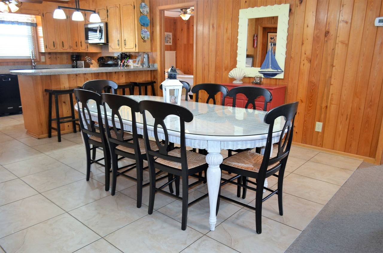 Large dining table to seat 8 Large dining table to seat 8