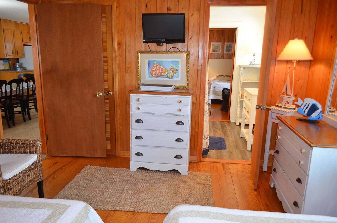 Jack & Jill Bathroom shared between Bedrooms 2 & 4. Jack & Jill Bathroom shared between Bedrooms 2 & 4.