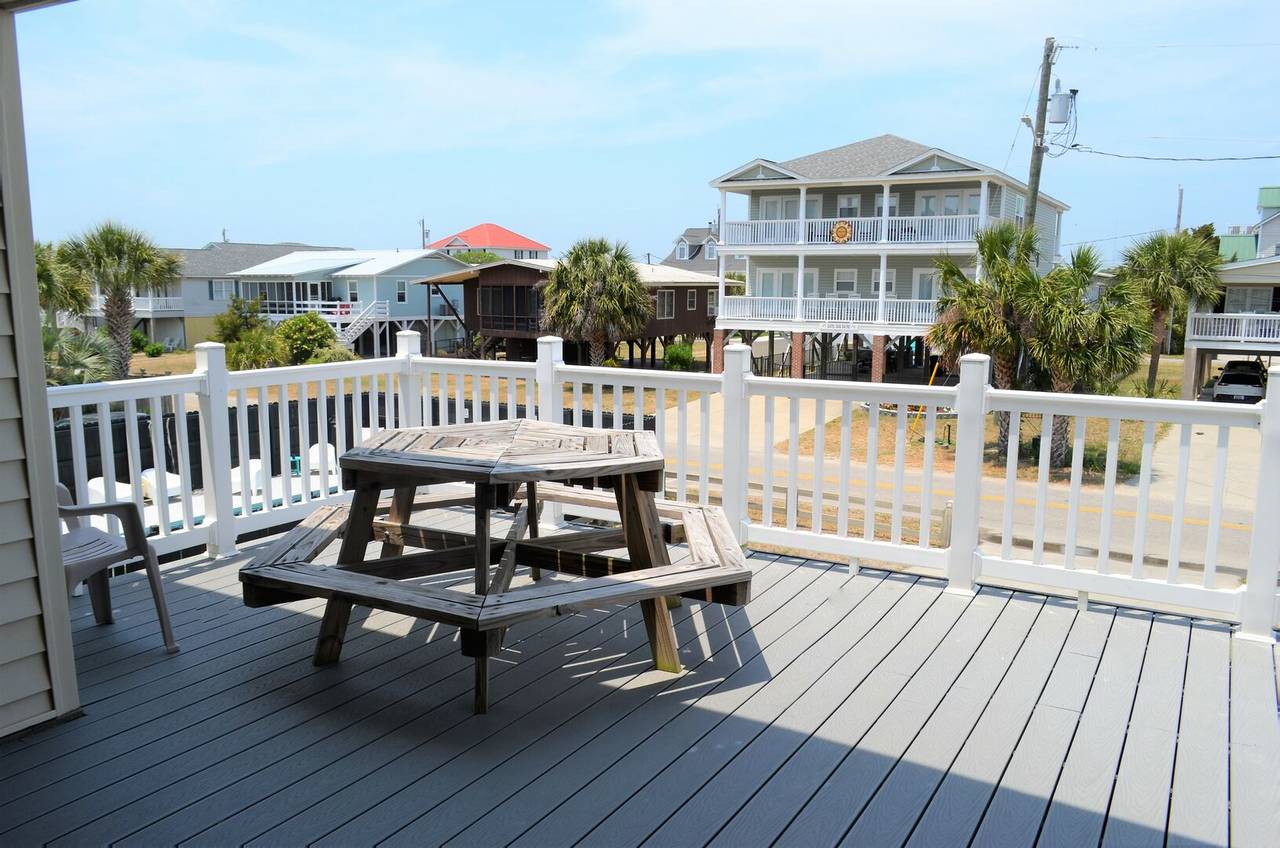 Enjoy outdoor dining! Enjoy outdoor dining!