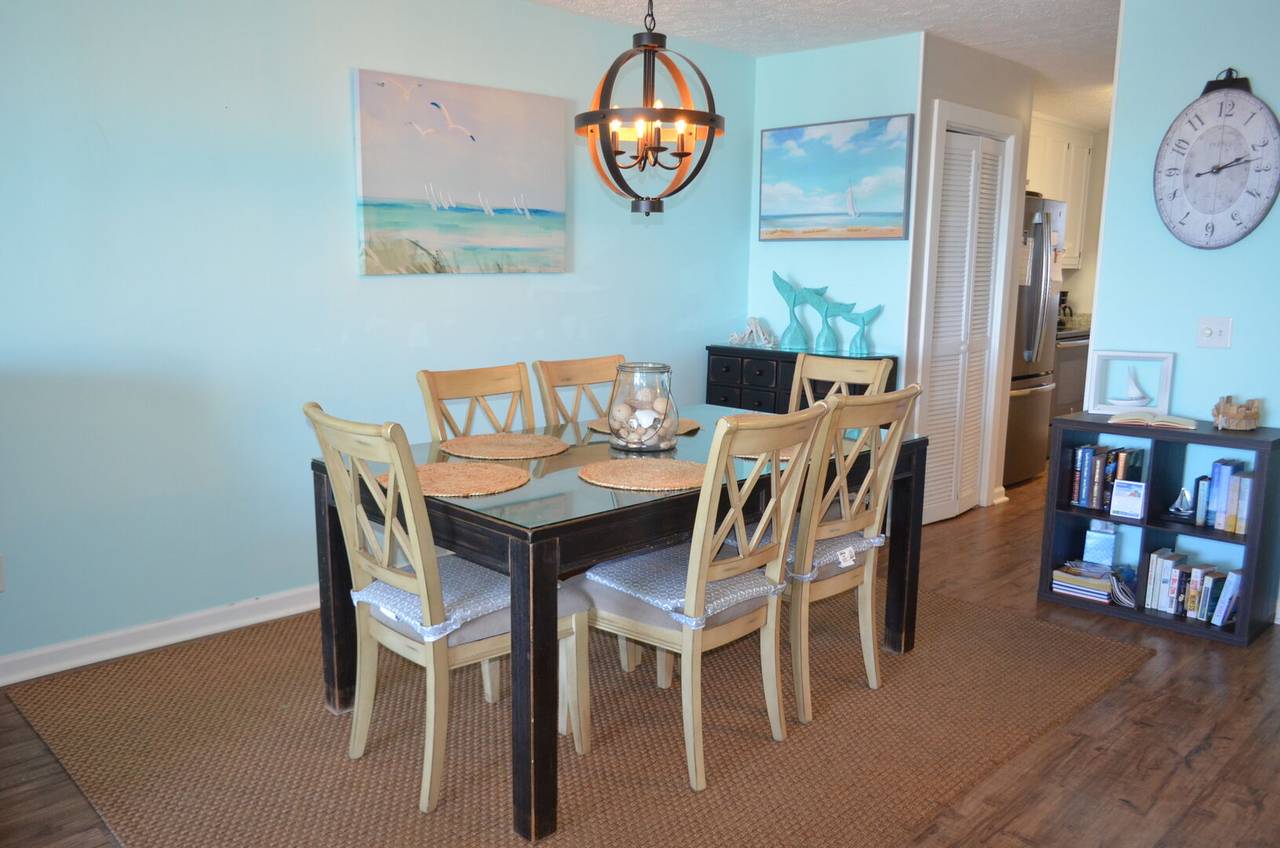 Dine indoors at the table for 6. Dine indoors at the table for 6.