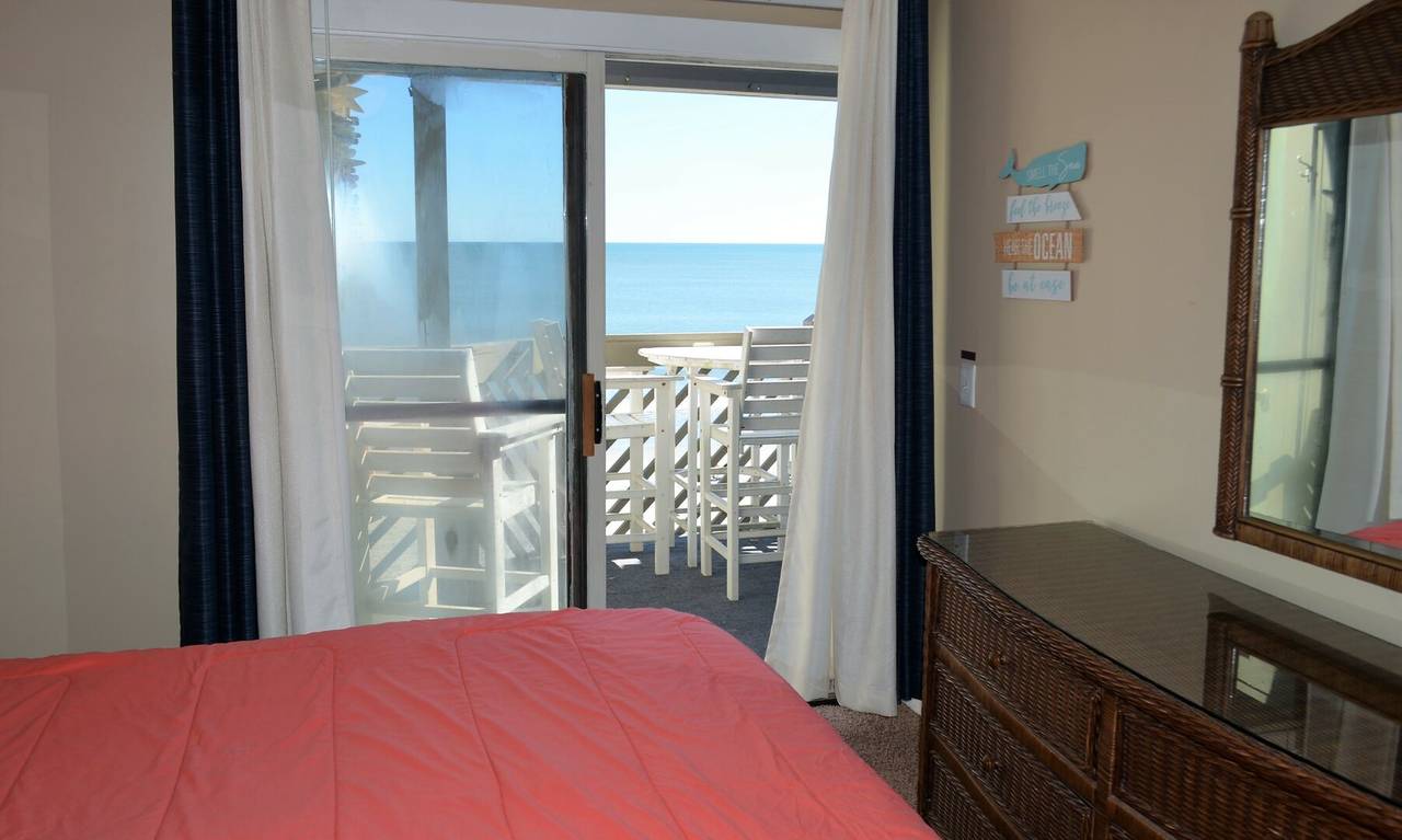 Wake up to sunrises over the Atlantic! Wake up to sunrises over the Atlantic!