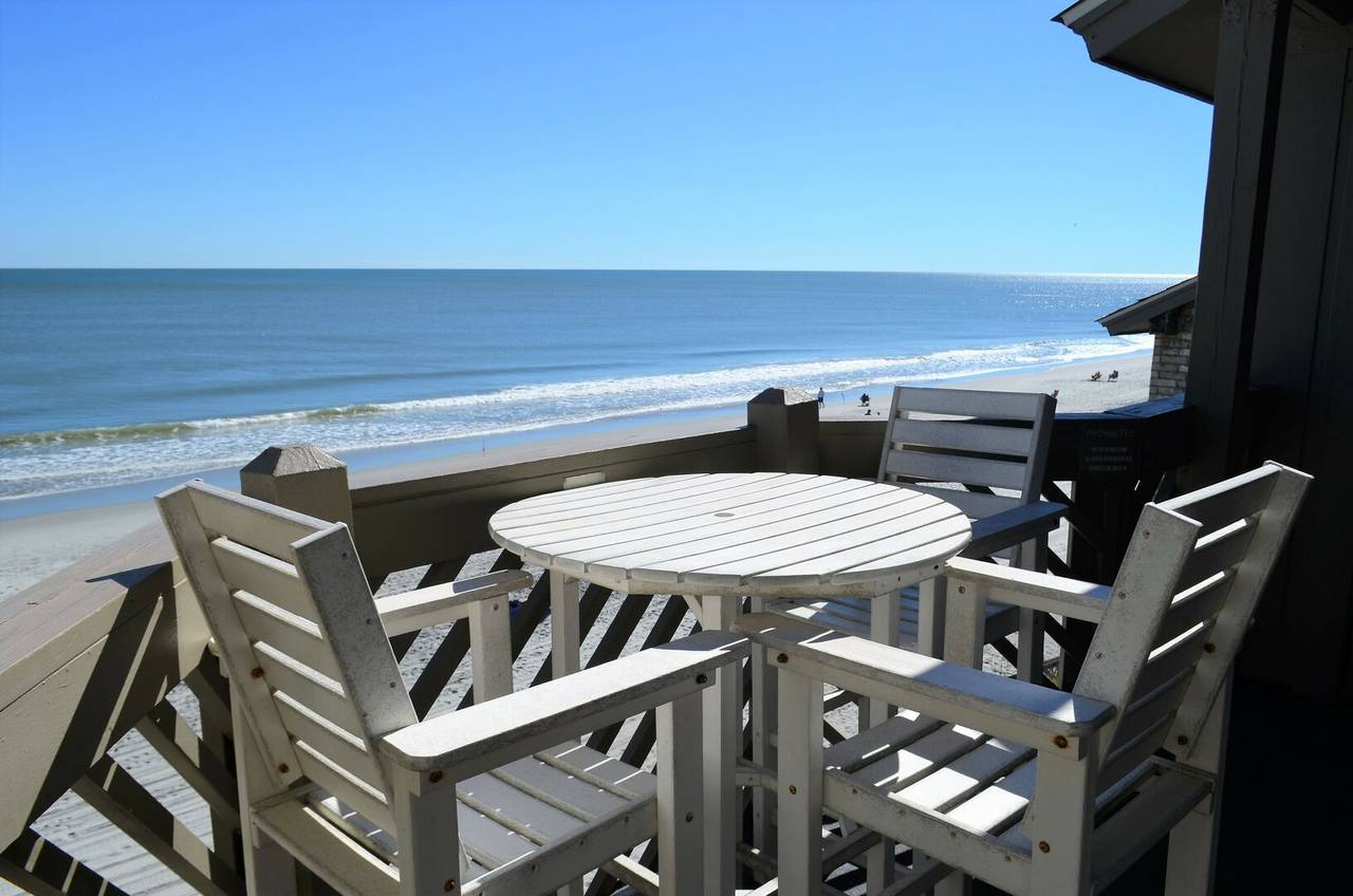 Dine & unwind with a fantastic view of Dine & unwind with a fantastic view of