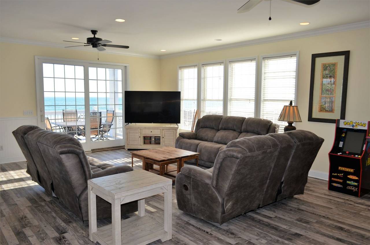 Watch TV or the ocean waves. Watch TV or the ocean waves.