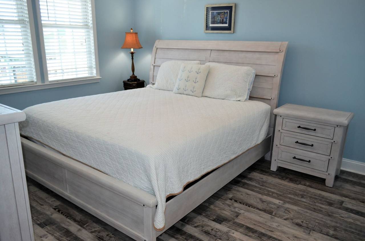 Bedroom 1 Down - 1 King Bed Bedroom 1 Down - 1 King Bed